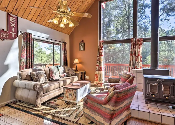 3 Mi To Downtown With Gas Grill In Holiday home *