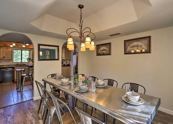 3 Mi To Downtown With Gas Grill In Holiday home *